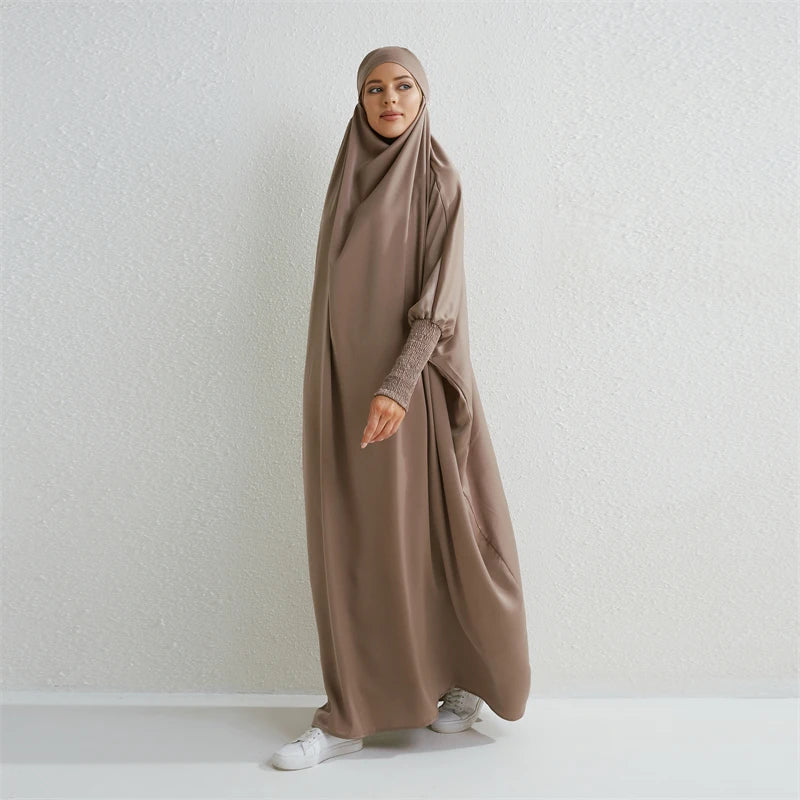Abaya à Capuche — Coupe Ample, Manches Smockées